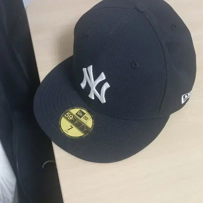 [BUNJANG] New Era 59FIFTY New York Yankees Black Cap / 뉴에라 59FIFTY 뉴욕 양키즈 검정 (사이즈 7)
