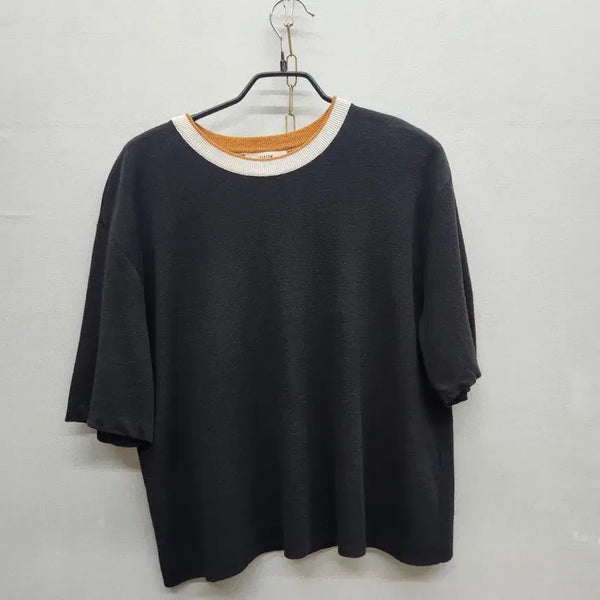 [BUNJANG] Contrast Panel Punching Lettering Cropped Knit Short Sleeve Top / 시스템 후면 펀칭 레터링 배색 크롭 니트반팔 F(M)