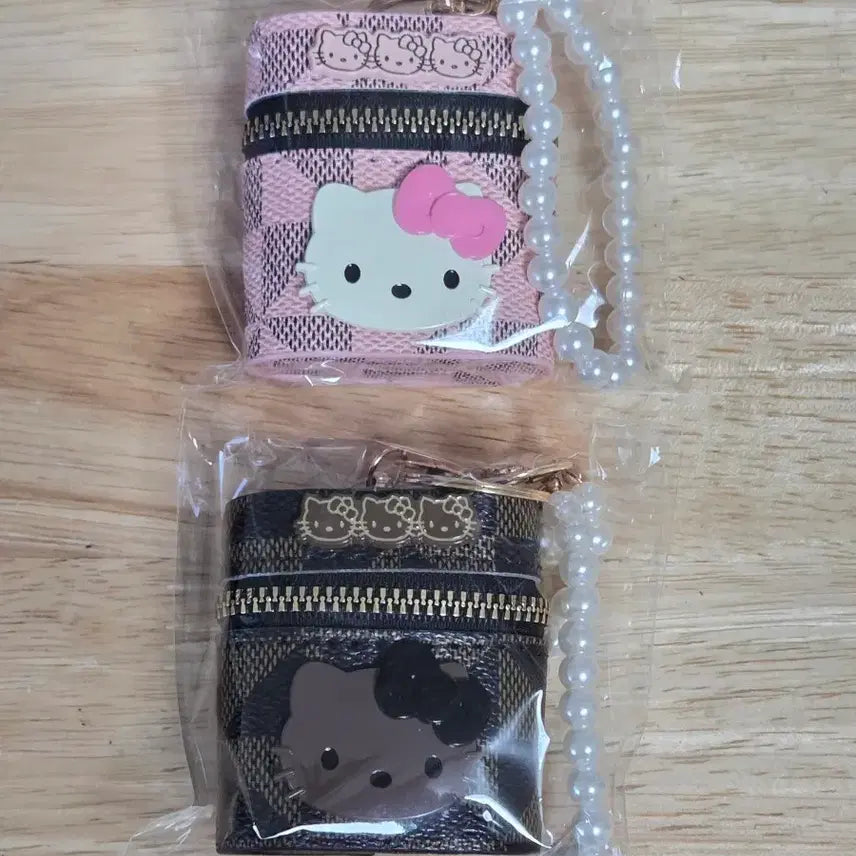 [BUNJANG] Hello Kitty Airpods Keychain 2 Set / 헬로키티 에어팟 키링 2종 세트