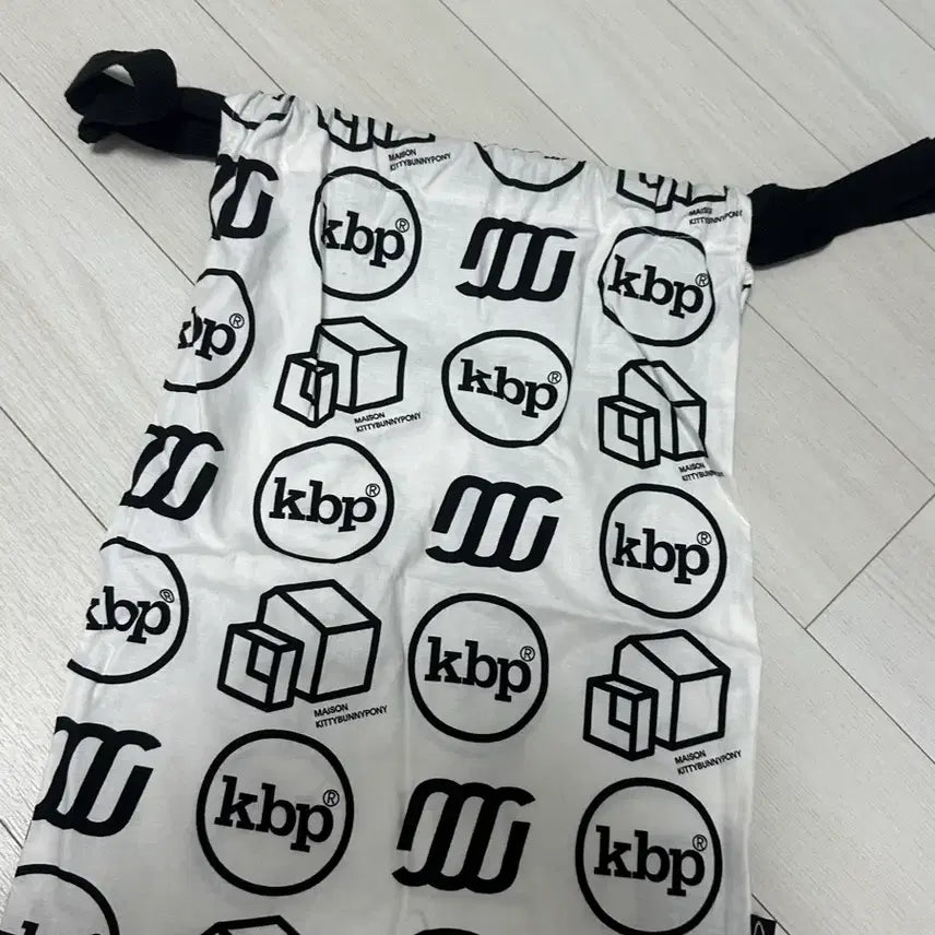 [BUNJANG] Kitty Bunny Pony String Pouch M Size / 새상품) 키티버니포니 스트링 파우치 m 사이즈