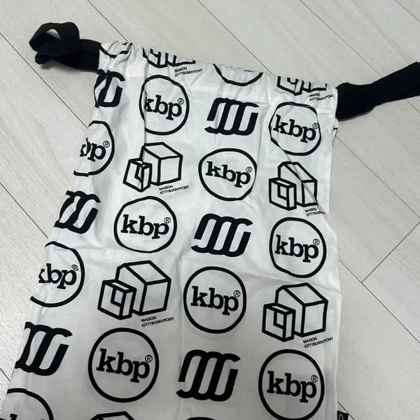 [BUNJANG] Kitty Bunny Pony String Pouch M Size / 새상품) 키티버니포니 스트링 파우치 m 사이즈