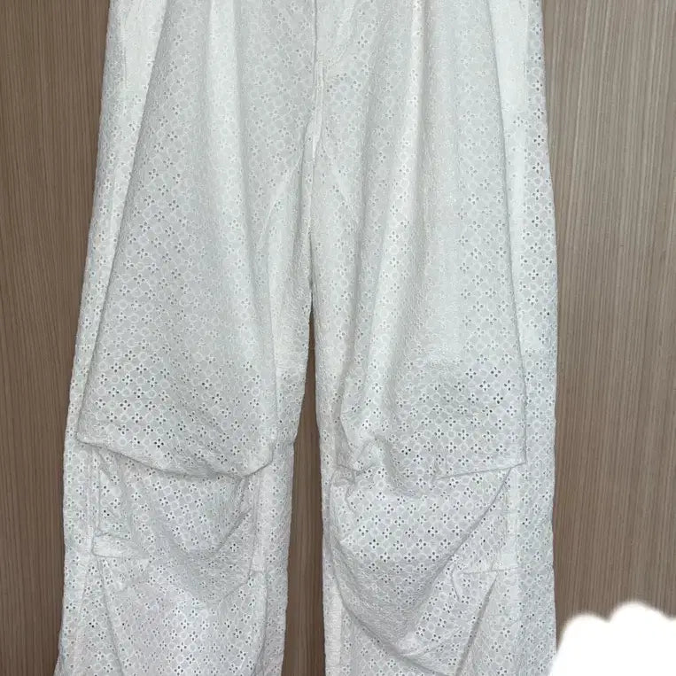 [BUNJANG] Tuomiu Eyelet Belt Bag Pants White / 뚜오미오 아일렛 벨트 백 팬츠 [화이트] 펀칭 와이드 모리걸 빈티지 코튼 하구미