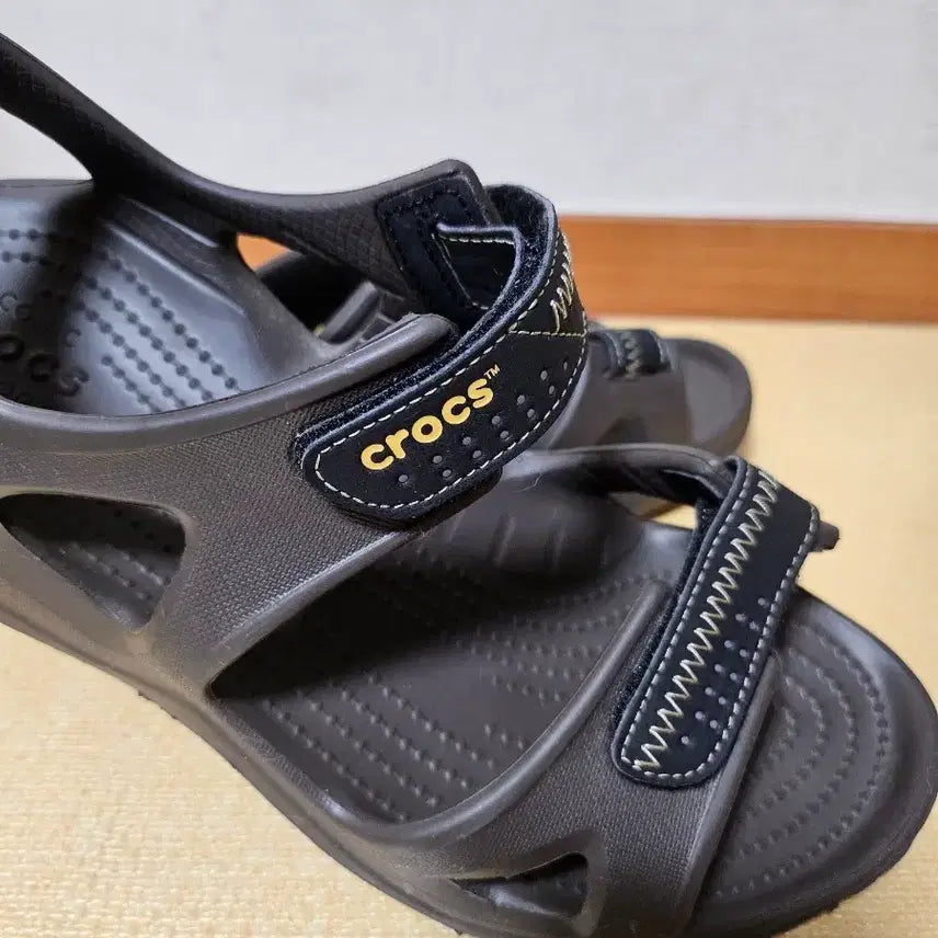 [BUNJANG] Crocs Swiftwater Sandal Brown / 크록스 스위프트 샌들 M8(브라운)