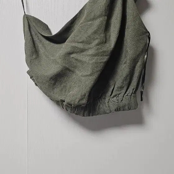 [BUNJANG] Zara Khaki One-Shoulder Blouse / 자라 카키색 원숄더 블라우스