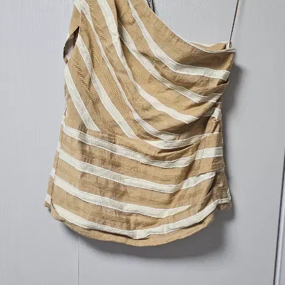 [BUNJANG] Zara Striped Asymmetrical Off-Shoulder Top / 자라 스트라이프  언발란스 오프숄더 탑