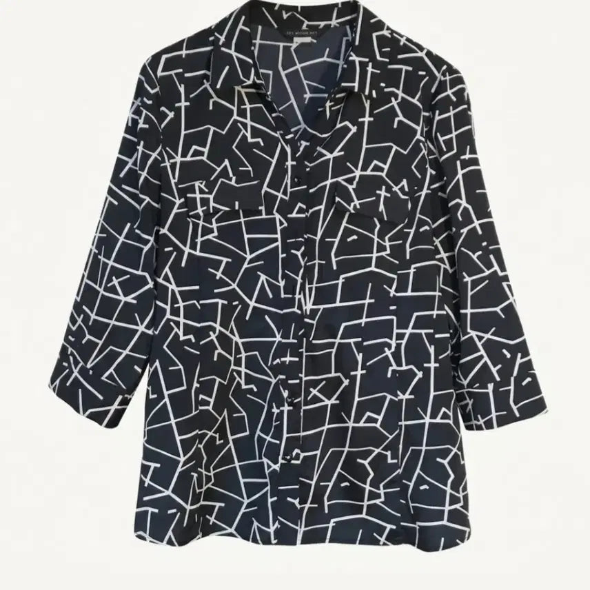 [BUNJANG] Lee Moon Hee Black Line Pattern V-Neck Shirt Blouse (66-77) / (92%)LEE MOON HEE 블랙 라인 패턴 V넥 셔츠블라우스
