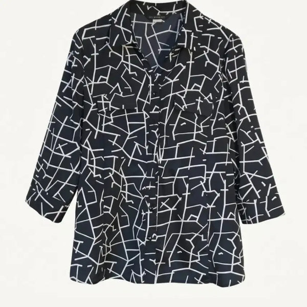 [BUNJANG] Lee Moon Hee Black Line Pattern V-Neck Shirt Blouse (66-77) / (92%)LEE MOON HEE 블랙 라인 패턴 V넥 셔츠블라우스