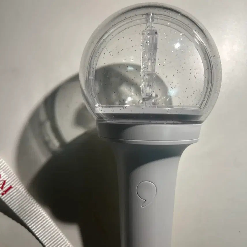 [BUNJANG] IVE Official Light Stick (Includes 5 Random Photocards) / 아이브 응원봉 판매합니다! (구매 시 랜덤 포카 5장 증정)