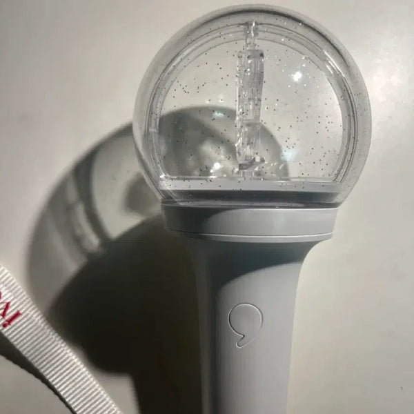 [BUNJANG] IVE Official Light Stick (Includes 5 Random Photocards) / 아이브 응원봉 판매합니다! (구매 시 랜덤 포카 5장 증정)