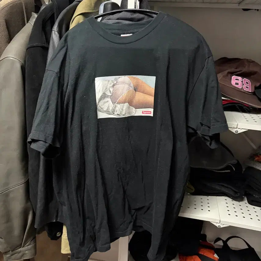 [BUNJANG] Supreme Graphic T-Shirt Black / [L] 슈프림 엉덩이 그래픽 반팔티 블랙