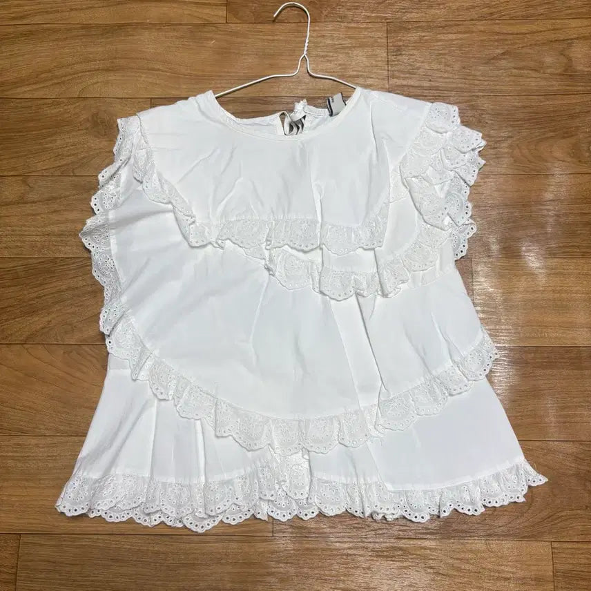 [BUNJANG] Lace Frill Sleeveless Blouse White / 레이스 프릴 민소매 블라우스 화이트