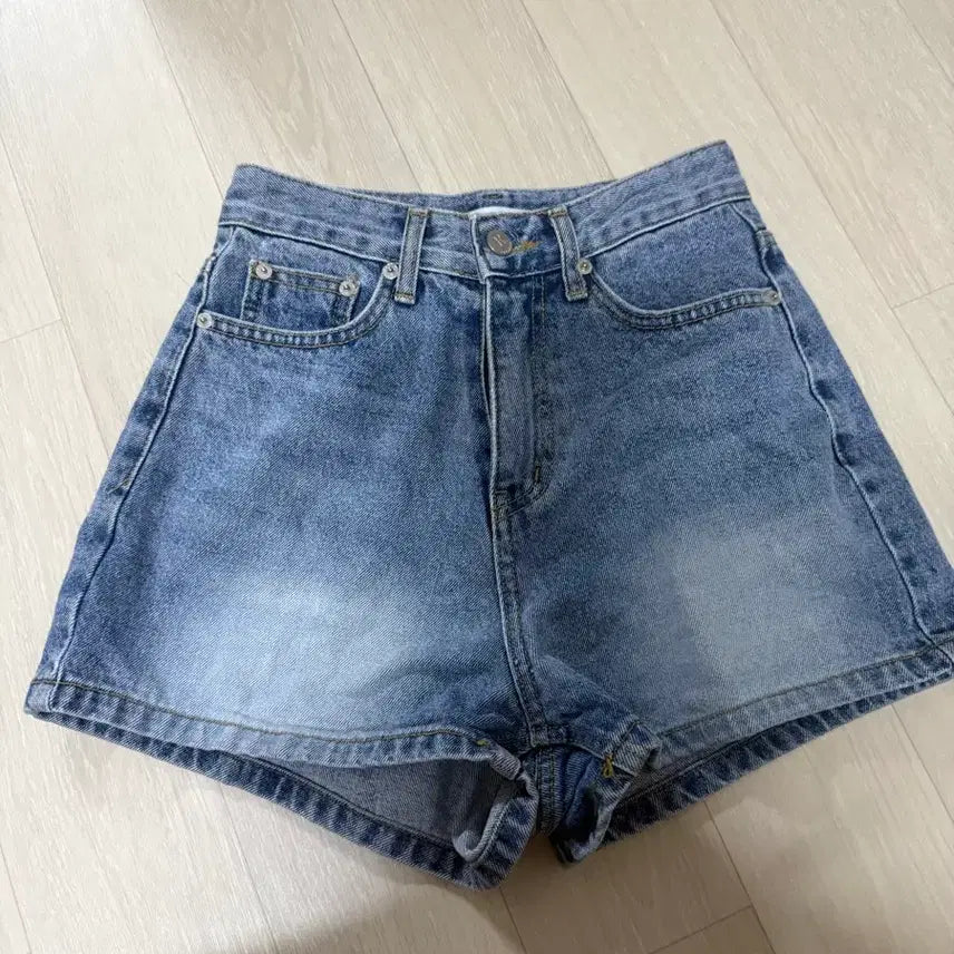 [BUNJANG] Denim Short Pants - Small / 데님 숏팬츠 스몰