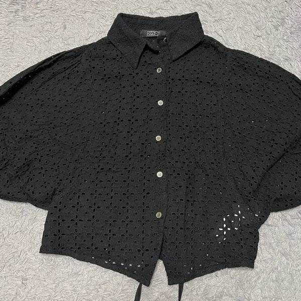 [BUNJANG] EGOIST Eyelet Back Ribbon Blouse / 에고이스트 아일렛 뒷 리본 블라우스