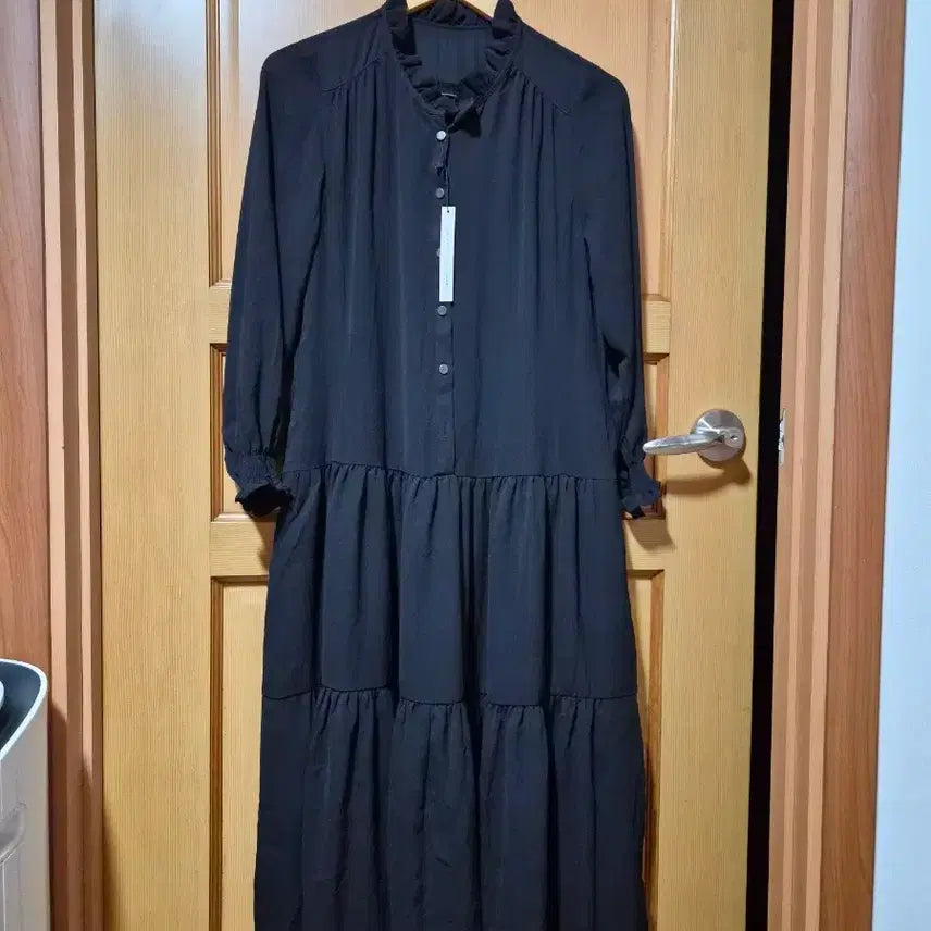 [BUNJANG] Frill Neck Shirring Long Dress - Black / 프릴 넥 셔링 롱 원피스 블랙