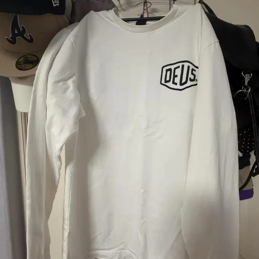 [BUNJANG] Deus Ex Machina Long Sleeve White Seoul / 데우스 롱슬리브 화이트 서울