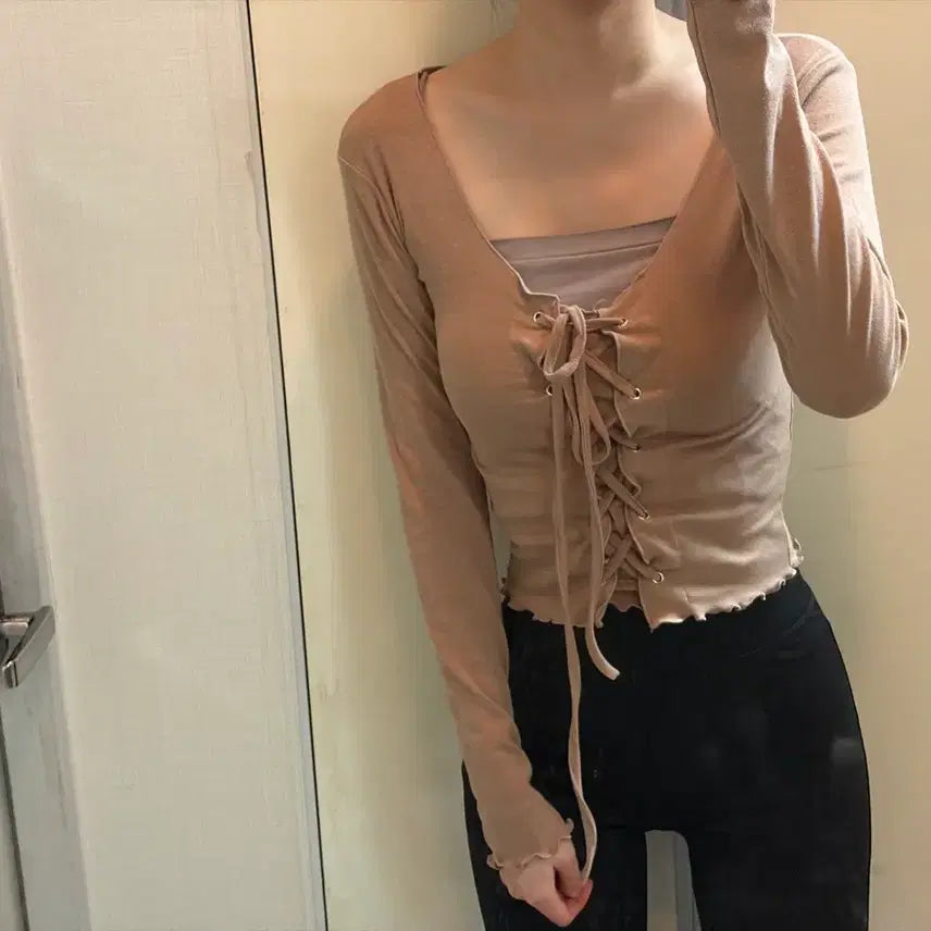[BUNJANG] YUROSE Eyelet Deep V-Neck Long Sleeve T-Shirt / 아일렛 딥브이넥 긴팔 티셔츠 순느 유어로즈 잔느 히니크 히프나틱 에이블리 프롬데이원