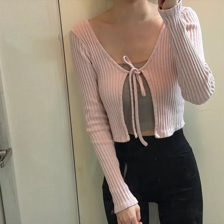 [BUNJANG] Younne Cropped Deep V-Neck Cardigan / 딥브이넥 크롭 가디건 순느 유어로즈 잔느 히니크 히프나틱 에이블리 프롬데이원