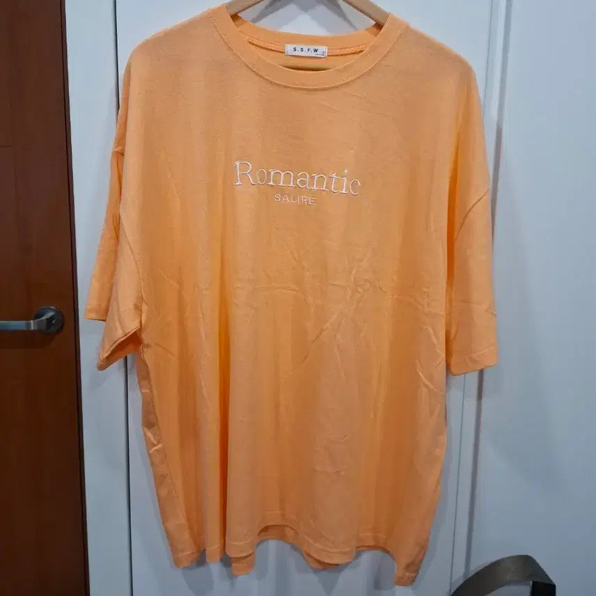 [BUNJANG] SSFW Romantic SALIRE Embroidered Short Sleeve T-Shirt Orange (New) / SSFW 오렌지 색상 Romantic SALIRE 자수 반팔 티셔츠(새상품)