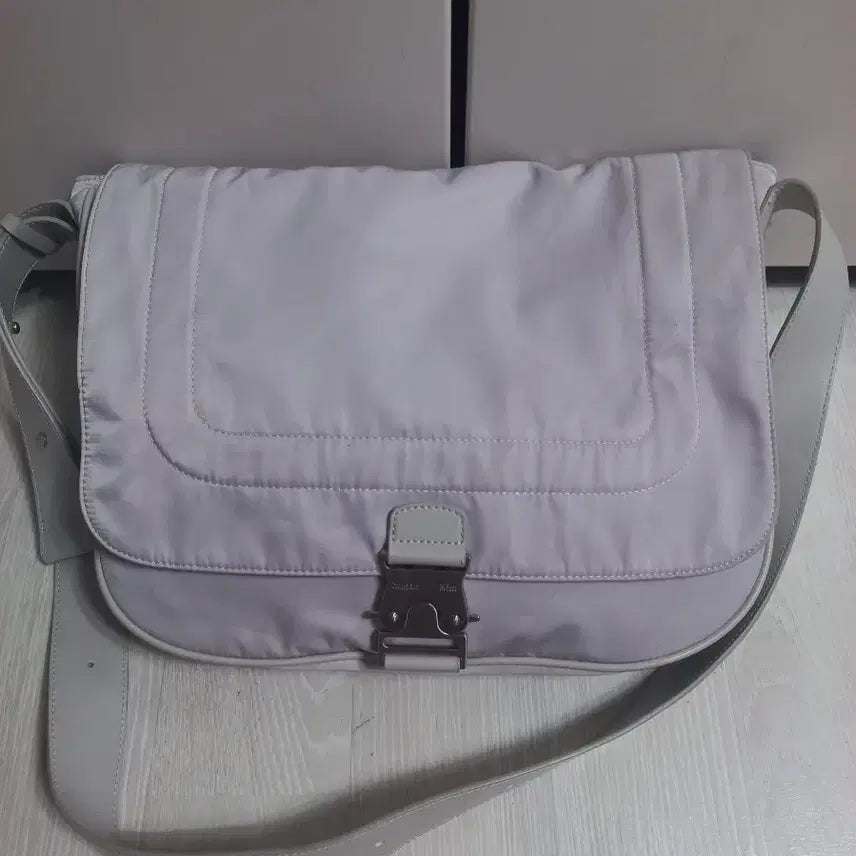 [BUNJANG] Matinkim Ultra-Light Shoulder Bag & Crossbody Bag (Light Gray) / 마탱킴 마뗑킴 초경량 숄더백 겸 크로스백. 라이트 그레이