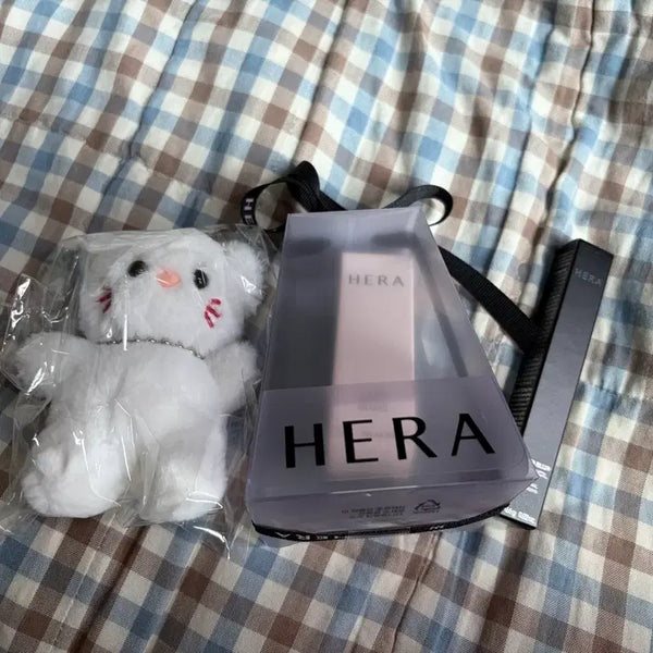 [BUNJANG] Hera Sensual Nude Gloss Cherry Coke Lip Gloss Set with Doll Keychain / 헤라 센슈얼 누드 글로스 체리콕 색상