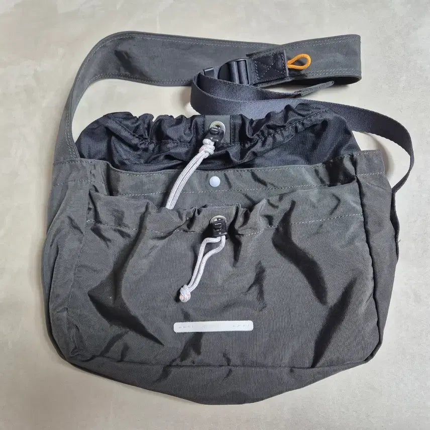 [BUNJANG] RAWROW String Shoulder Bag Khaki / 로우로우 스트링 숄더백 카키