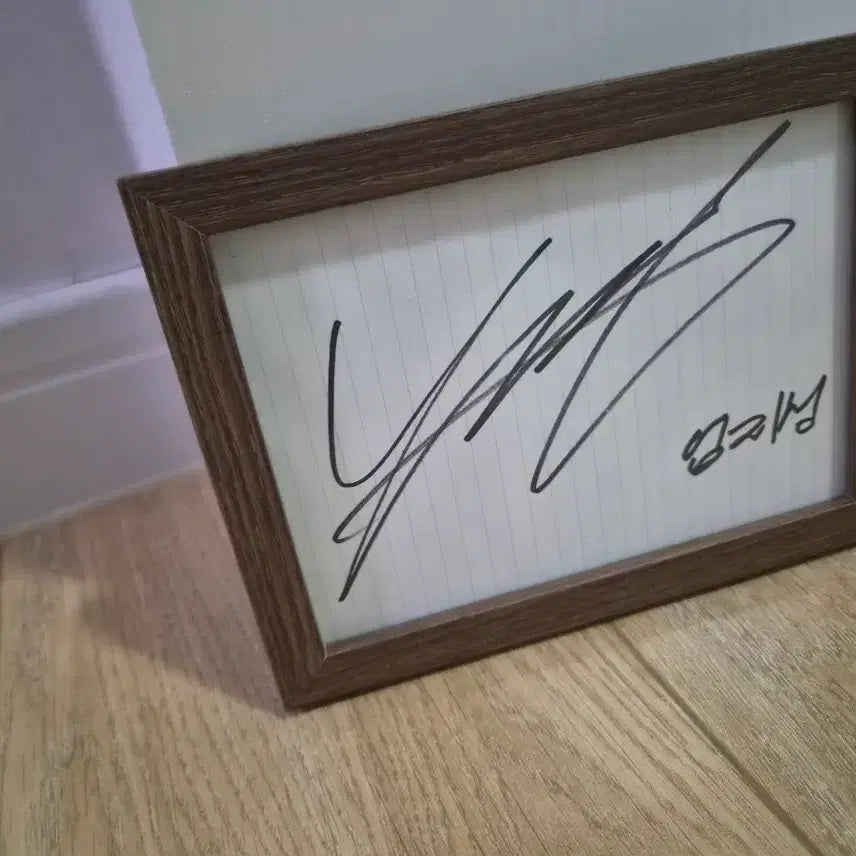 [BUNJANG] Eom Ji-seong Autographed Soccer Player Framed Photo / (오늘 까지만) 축구선수 엄지성 친필 싸인