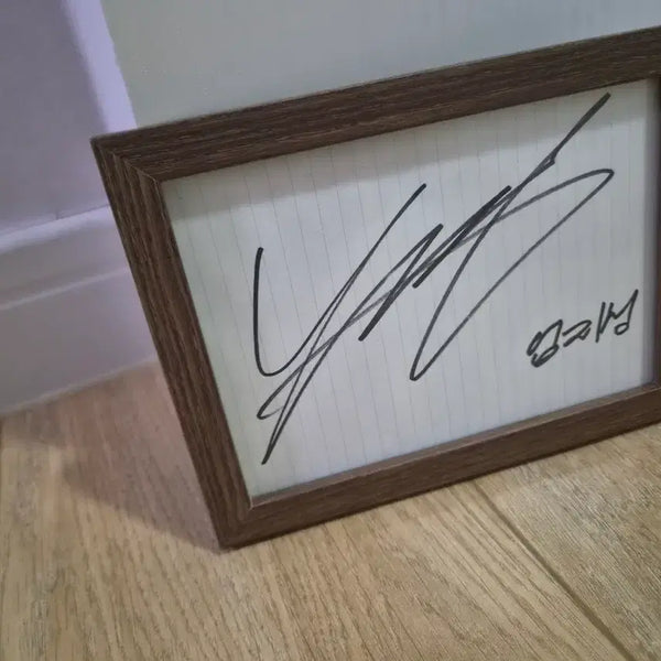 [BUNJANG] Eom Ji-seong Autographed Soccer Player Framed Photo / (오늘 까지만) 축구선수 엄지성 친필 싸인
