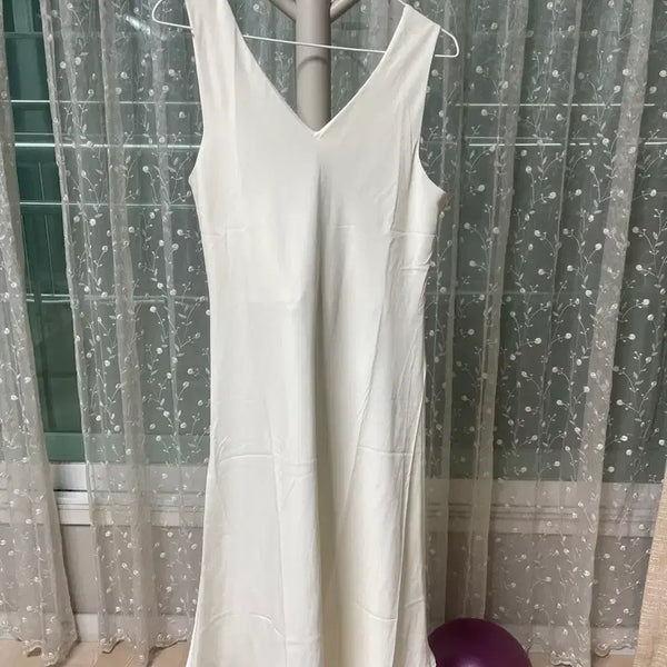 [BUNJANG] White V-Neck Sleeveless Dress / 화이트 V넥 나시 원피스