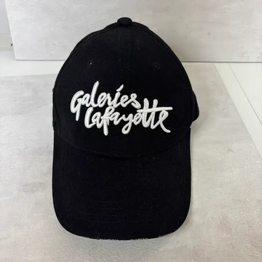 [BUNJANG] Galeries Lafayette Embroidered Ball Cap / 명품 스타일 블랙 화이트 자수 볼캡