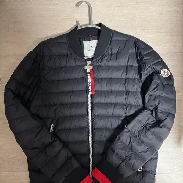 [BUNJANG] Moncler Tricolor Stripe Logo Quilted Lightweight Down Jacket / 몽클레어 삼선 로고 퀄티드 다운 경량패딩