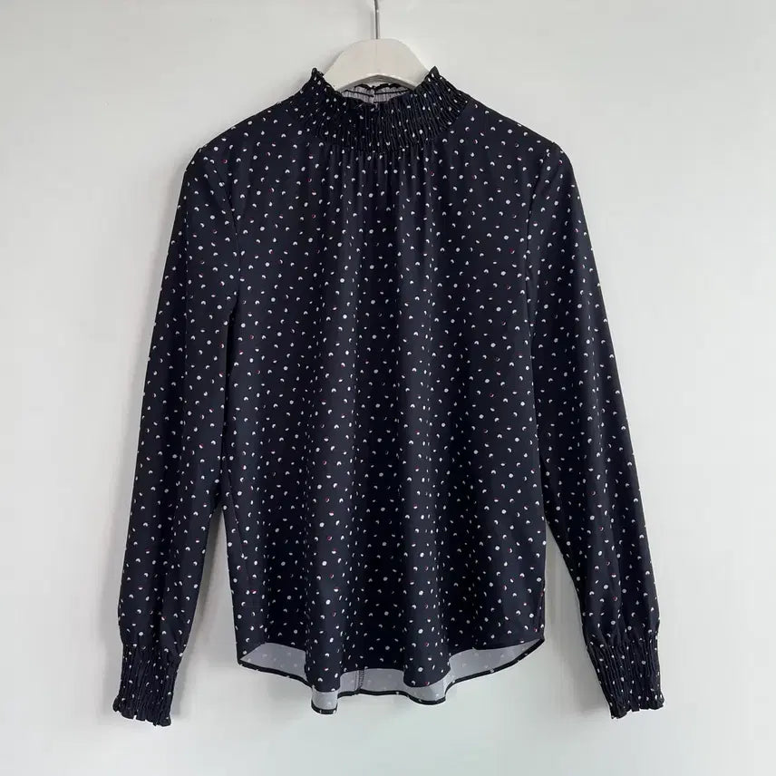 [BUNJANG] Must Be Modern Dot Embroidered Blouse / 머스트비 모던 도트 스모킹 자수 밴딩 블라우스