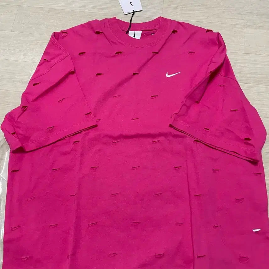 [BUNJANG] Nike x Jacquemus Swoosh T-Shirt Watermelon Pink / [m] 나이키 x 자크뮈스 스우시 티셔츠 핑크 워터멜론