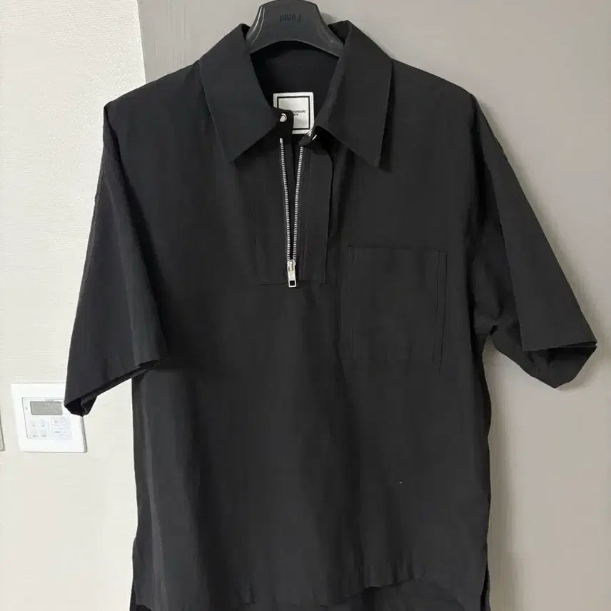 [BUNJANG] Wooyoungmi Hemp Black Polo T-shirt / 우영미 헴프 블랙 폴로 티셔츠