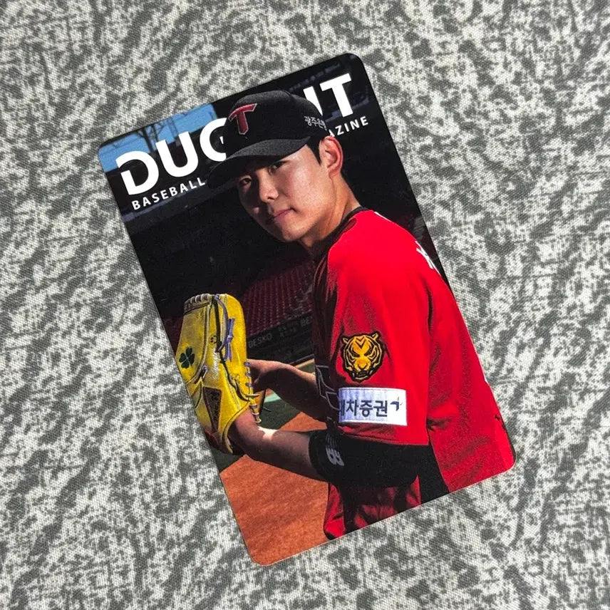 [BUNJANG] The Dugout Magazine Kia Tigers Sung Yeong-tak Photocard / 더그아웃매거진 기아 성영탁 포토카드