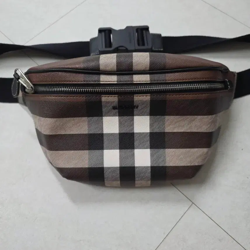 [BUNJANG] Burberry Check Leather Hip Pack Dark Birch Brown / 버버리 체크 레더 범벅 힙색 다크 버치 브라웃