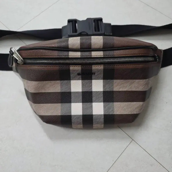 [BUNJANG] Burberry Check Leather Hip Pack Dark Birch Brown / 버버리 체크 레더 범벅 힙색 다크 버치 브라웃