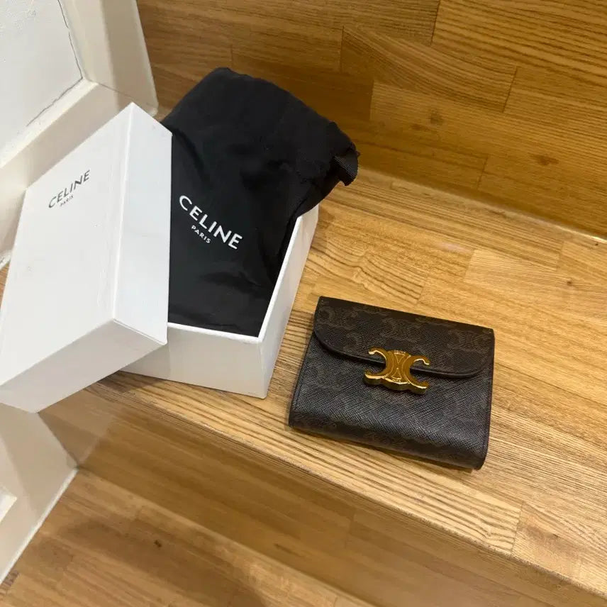 [BUNJANG] Celine Triomphe Trifold Wallet / 셀린느 트리옹프 반지갑 (3단지갑)