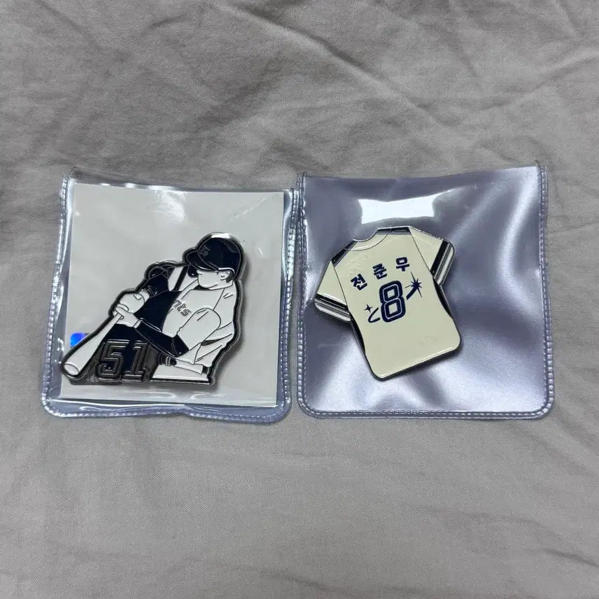 [BUNJANG] Lotte Giants Silhouette Uniform Badge (Na Seung-yeop, Jeon Jun-woo, Jeon Min-jae, Jeong Hyun-soo) / 롯데자이언츠 뱃지 실루엣 유니폼
