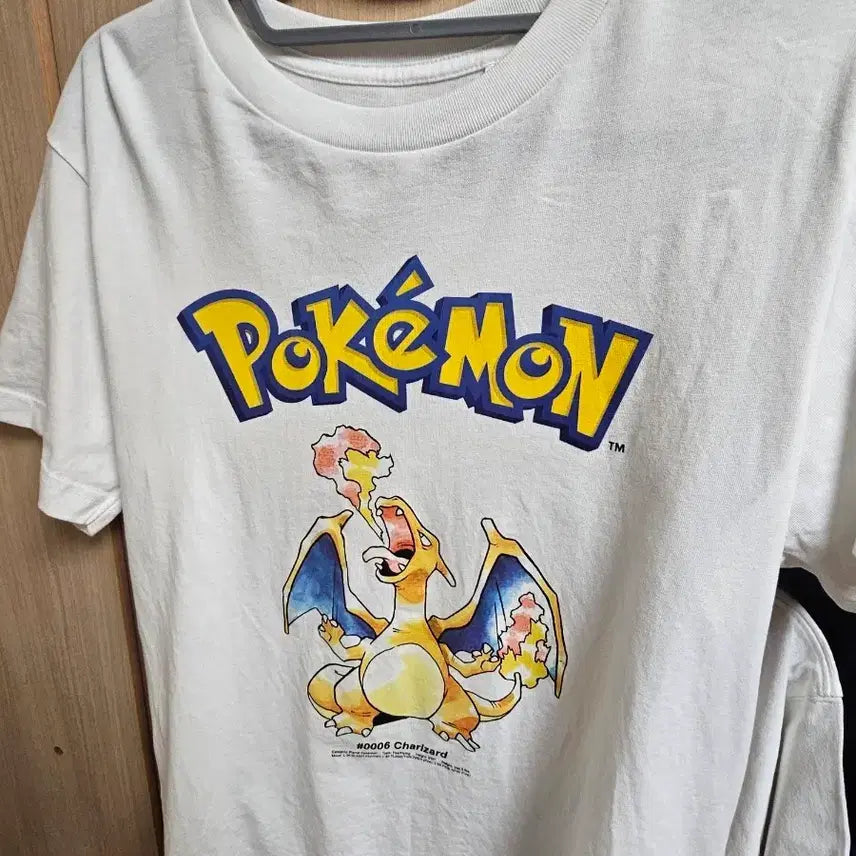 [BUNJANG] Uniqlo Pokemon Charizard Short Sleeve T-Shirt (Size S) / 유니클로 리자몽 반팔티 S