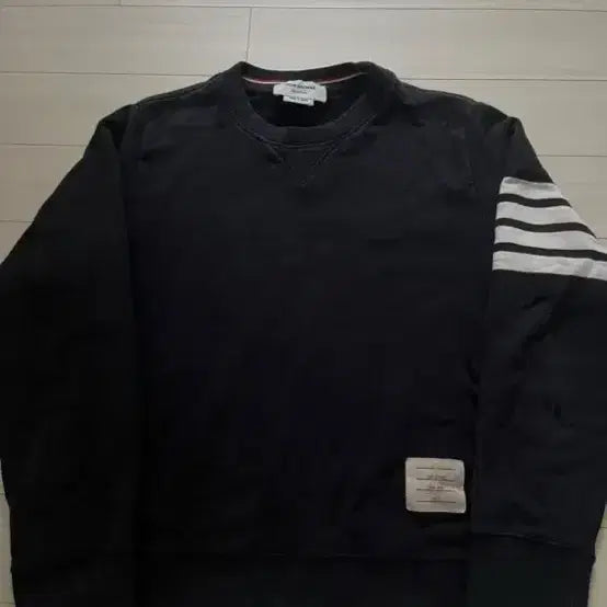 [BUNJANG] Thom Browne Striped Armband Sweatshirt / 톰브라운 사선 완장 맨투맨