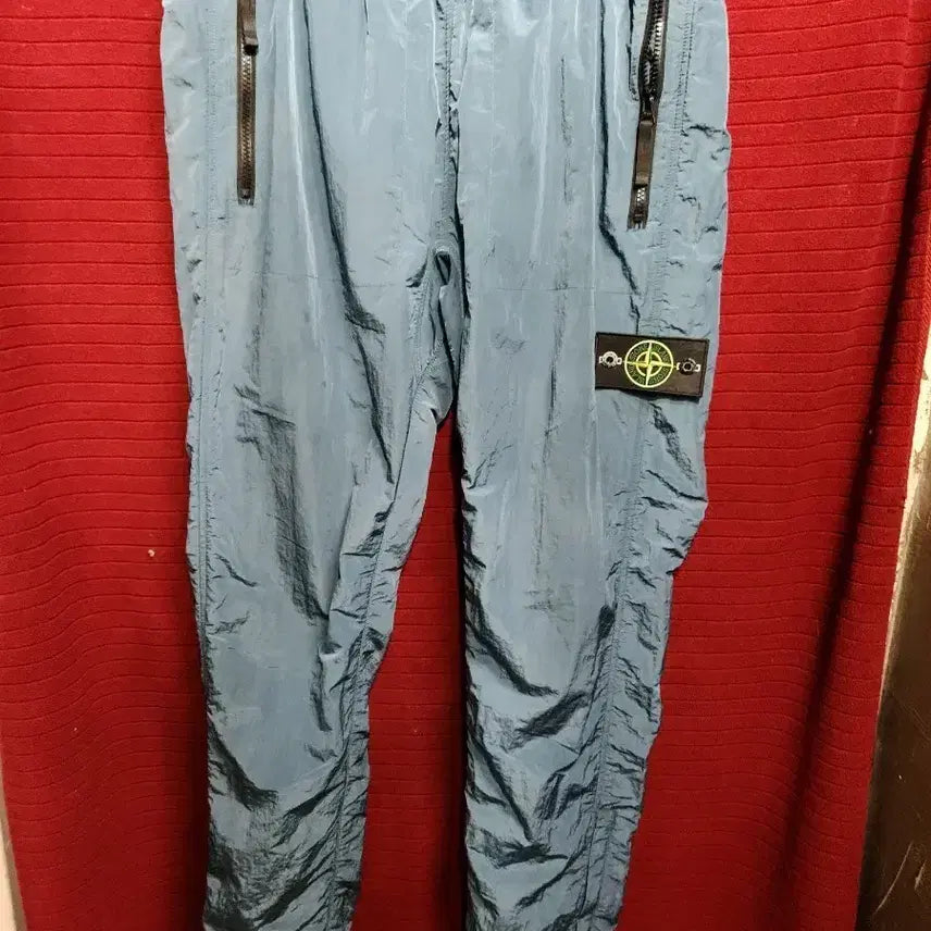 [BUNJANG] Stone Island Nylon Metal ECONYL Regular Fit Jogger Pants / 스톤 아일랜드 나일론 메 탈 에코닐 레귤러 핏 조거 팬츠