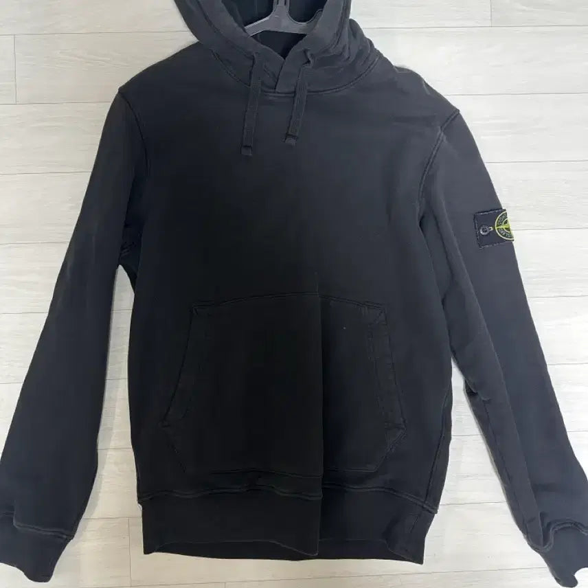 [BUNJANG] Stone Island Badge Hoodie Black / 스톤아일랜드 와펜 후드티 블랙