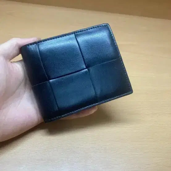 [BUNJANG] Bottega Veneta Bi-Color Bifold Wallet (Green/Black) / [신형] 보테가 베네타 투톤 반지갑 (그린/블랙)