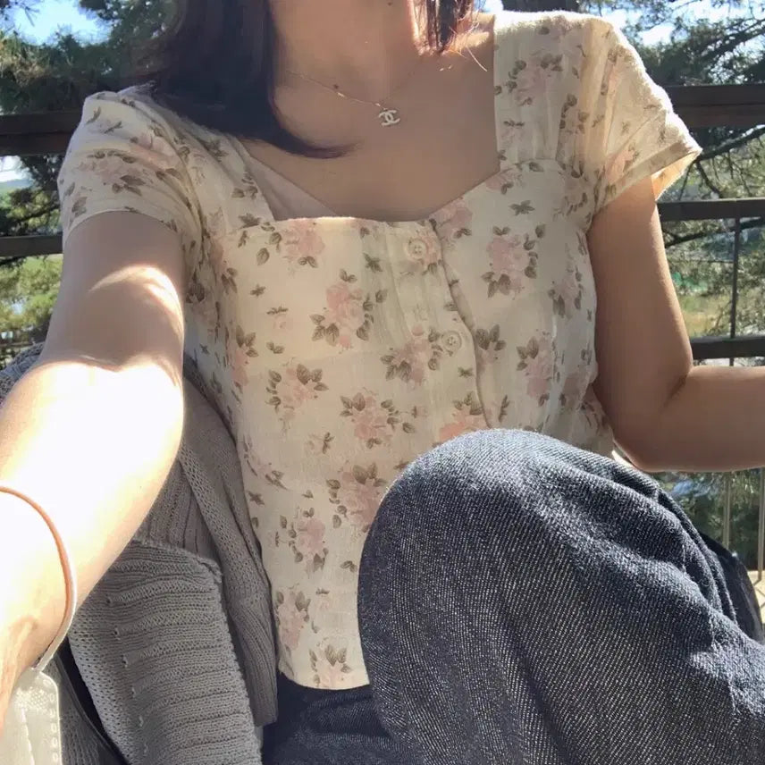 [BUNJANG] Oini Mei Rose Blouse / 오이니 메이 로즈 블라우스