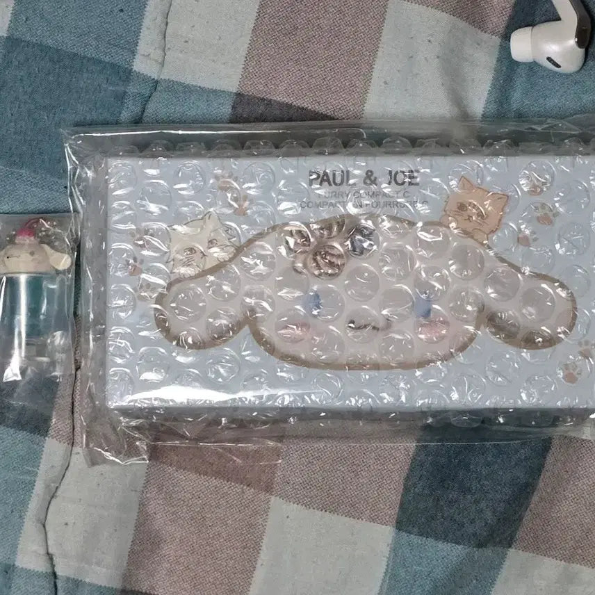 [BUNJANG] Sanrio Paul & Joe x Cinnamoroll Palette & Soda Gacha Keychain Bundle Set / 산리오 폴앤조X시나모롤 팔레트 , 시나모롤 소다 가챠 키링 일괄