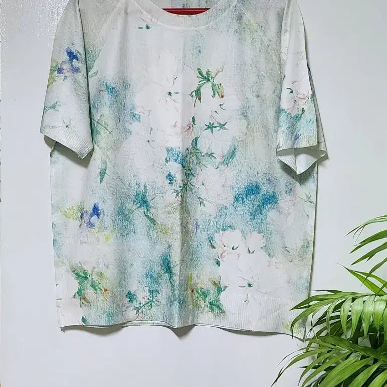 [BUNJANG] Watercolor Flower Pattern Short Sleeve Knit / 수채화 플라워 패턴 반팔 니트