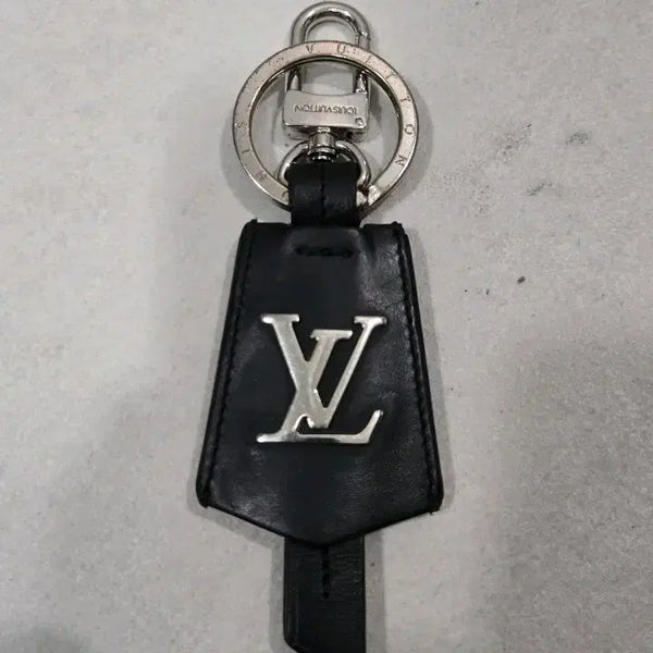 [BUNJANG] Louis Vuitton Black Leather Monogram Keyring / 루이비통 블랙 가죽 키링 / 판매