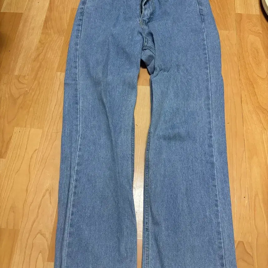 [BUNJANG] Light Wash Jeans & Black Short Sleeve Shirt / 연청바지, 반팔셔츠 싸게 팔아요