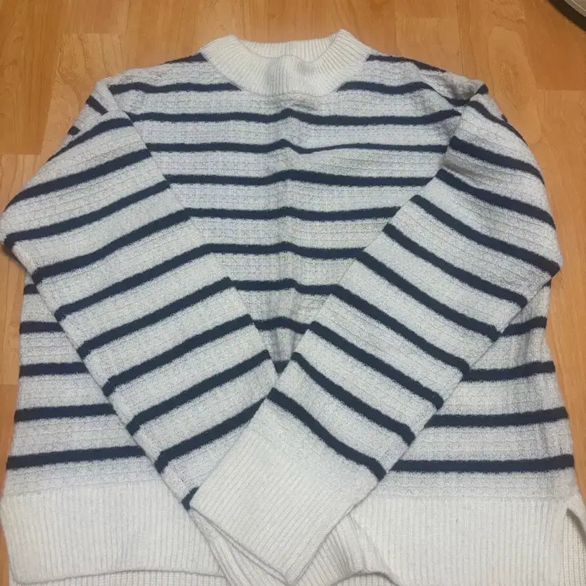[BUNJANG] Uniqlo Striped Knit Sweater / 유니클로 스트라이프니트