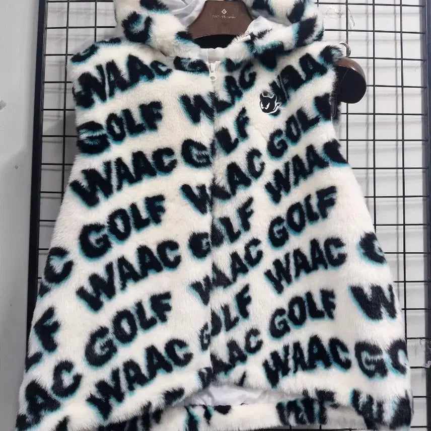 [BUNJANG] WAAC Women's Eco-Fur Logo Jacquard Vest / 100L/66-77 왁(WAAC) 골프 여성 에코퍼 로고 자카드 조끼 베스트.